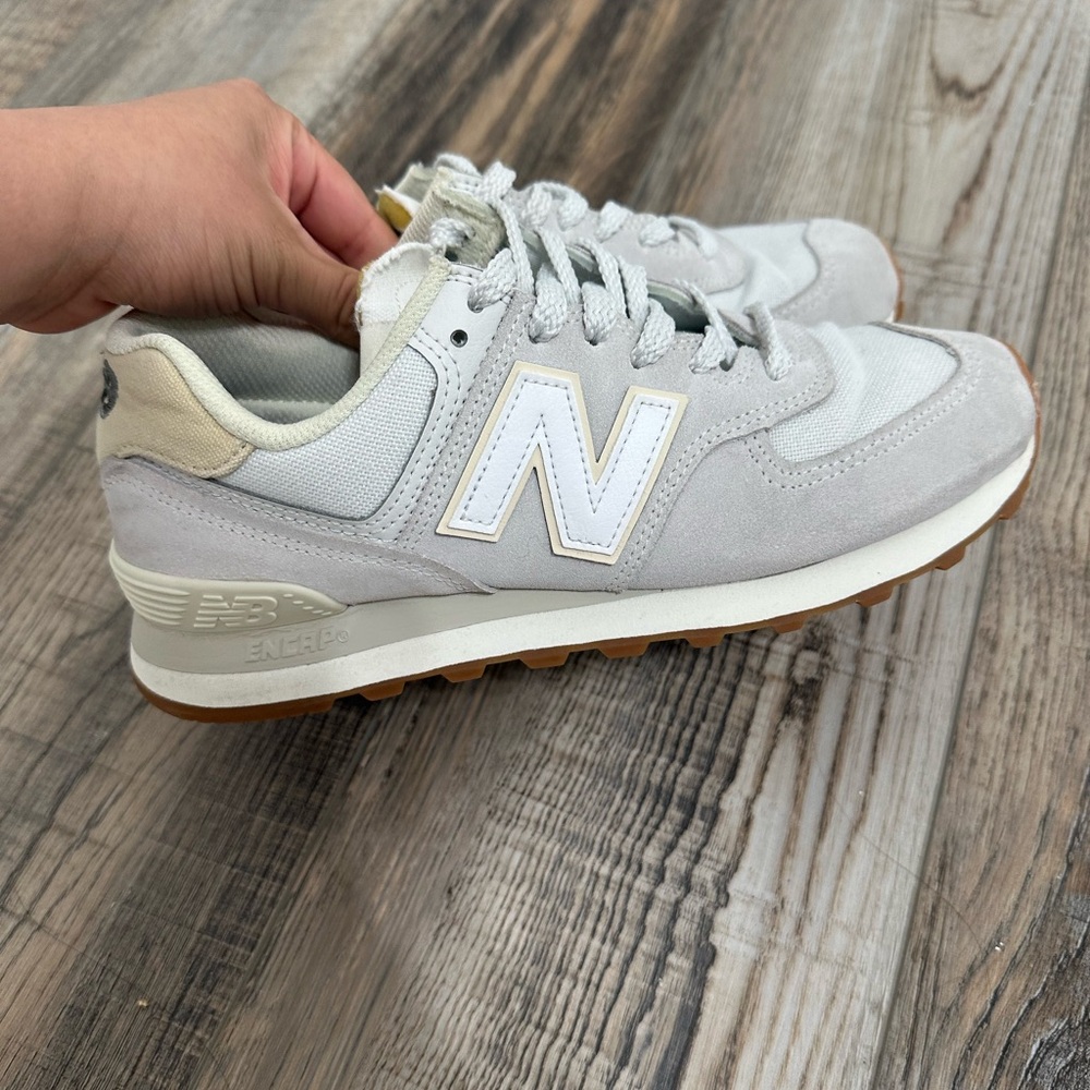 new balance shoes beige/grey
